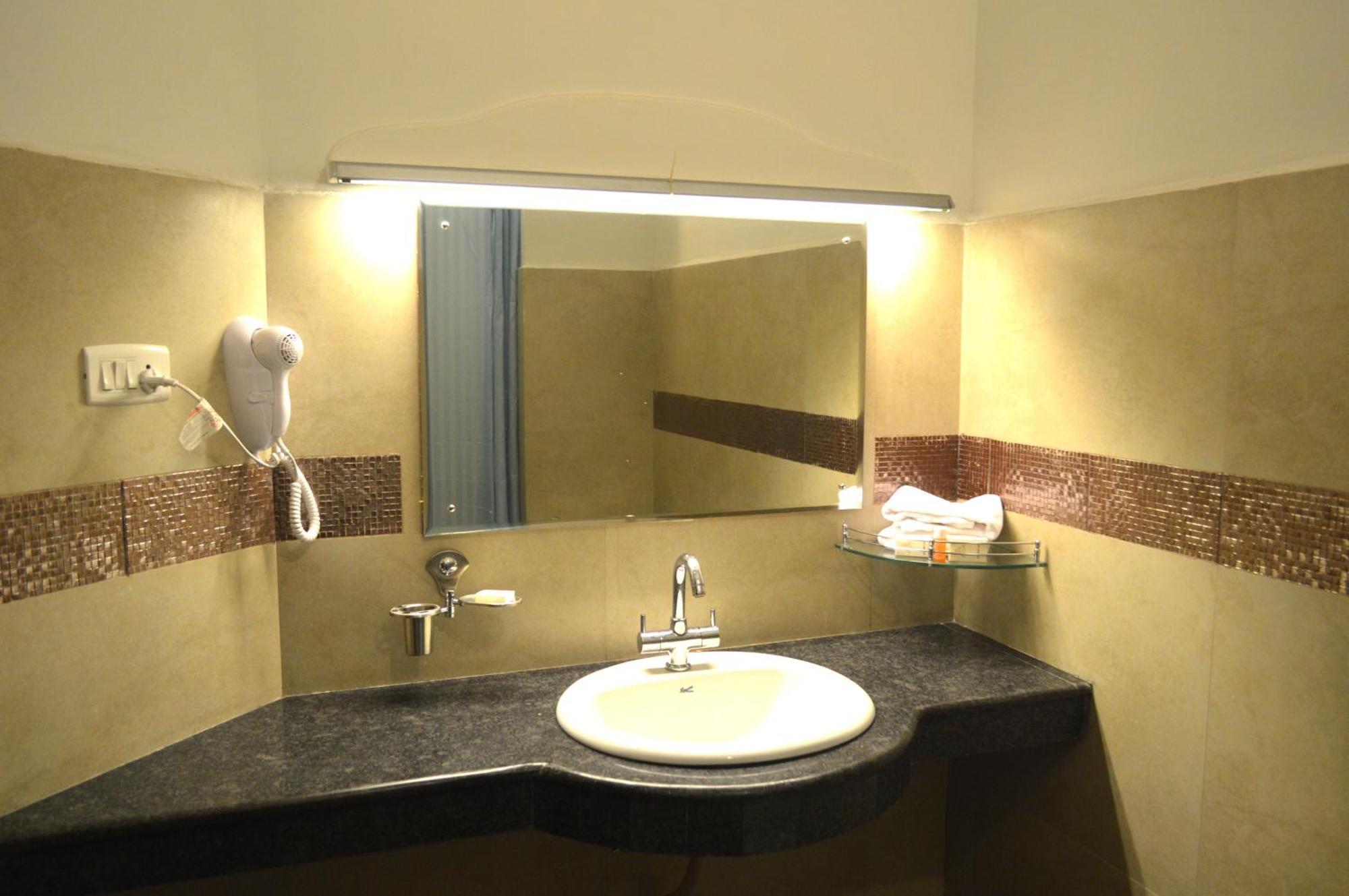 Hotel Aida Kottayam Dış mekan fotoğraf